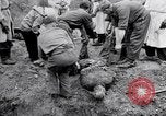 Immagine di Corpi morti Belgio, 1944, secondo 26 filmato di repertorio 65675036056