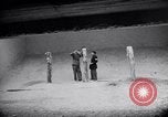 Standbild Erschießungskommando Kammer der Nazis Belgien, 1944, aus Sekunde 14 historischem Filmmaterial Videoclip 65675036058