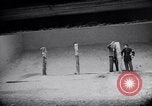 Standbild Erschießungskommando Kammer der Nazis Belgien, 1944, aus Sekunde 20 historischem Filmmaterial Videoclip 65675036058