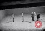 Standbild Erschießungskommando Kammer der Nazis Belgien, 1944, aus Sekunde 22 historischem Filmmaterial Videoclip 65675036058