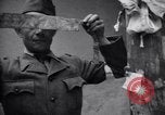 Standbild Erschießungskommando Kammer der Nazis Belgien, 1944, aus Sekunde 59 historischem Filmmaterial Videoclip 65675036058