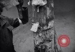 Standbild Erschießungskommando Kammer der Nazis Belgien, 1944, aus Sekunde 60 historischem Filmmaterial Videoclip 65675036058