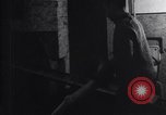 Standbild Leichen von NS-Gefangenen Ebensee Österreich, 1945, aus Sekunde 10 historischem Filmmaterial Videoclip 65675036064