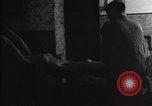 Standbild Leichen von NS-Gefangenen Ebensee Österreich, 1945, aus Sekunde 12 historischem Filmmaterial Videoclip 65675036064