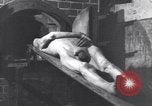 Standbild Leichen von NS-Gefangenen Ebensee Österreich, 1945, aus Sekunde 32 historischem Filmmaterial Videoclip 65675036064