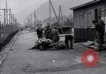 Standbild Leichen von NS-Gefangenen Ebensee Österreich, 1945, aus Sekunde 49 historischem Filmmaterial Videoclip 65675036064