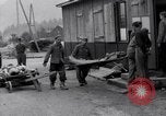 Standbild Leichen von NS-Gefangenen Ebensee Österreich, 1945, aus Sekunde 50 historischem Filmmaterial Videoclip 65675036064