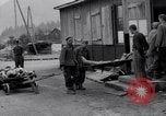 Standbild Leichen von NS-Gefangenen Ebensee Österreich, 1945, aus Sekunde 51 historischem Filmmaterial Videoclip 65675036064