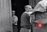Immagine di Campo di concentramento i prigionieri Ebensee Austria, 1945, secondo 24 filmato di repertorio 65675036065