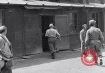 Immagine di Campo di concentramento i prigionieri Ebensee Austria, 1945, secondo 30 filmato di repertorio 65675036065
