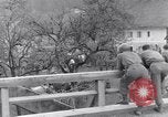 Immagine di Prigionieri tedeschi Spittal Austria, 1945, secondo 39 filmato di repertorio 65675036067