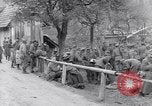 Immagine di Prigionieri tedeschi Spittal Austria, 1945, secondo 48 filmato di repertorio 65675036067