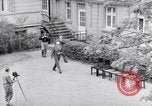 Standbild Generäle der alliierten Streitkräfte Bad Wildungen Deutschland, 1945, aus Sekunde 4 historischem Filmmaterial Videoclip 65675036068