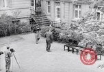 Standbild Generäle der alliierten Streitkräfte Bad Wildungen Deutschland, 1945, aus Sekunde 6 historischem Filmmaterial Videoclip 65675036068