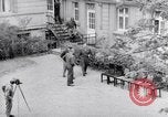 Standbild Generäle der alliierten Streitkräfte Bad Wildungen Deutschland, 1945, aus Sekunde 8 historischem Filmmaterial Videoclip 65675036068