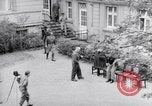 Standbild Generäle der alliierten Streitkräfte Bad Wildungen Deutschland, 1945, aus Sekunde 13 historischem Filmmaterial Videoclip 65675036068