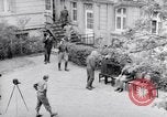 Standbild Generäle der alliierten Streitkräfte Bad Wildungen Deutschland, 1945, aus Sekunde 14 historischem Filmmaterial Videoclip 65675036068