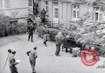 Standbild Generäle der alliierten Streitkräfte Bad Wildungen Deutschland, 1945, aus Sekunde 15 historischem Filmmaterial Videoclip 65675036068