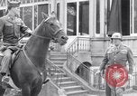 Standbild Generäle der alliierten Streitkräfte Bad Wildungen Deutschland, 1945, aus Sekunde 25 historischem Filmmaterial Videoclip 65675036068