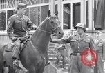 Standbild Generäle der alliierten Streitkräfte Bad Wildungen Deutschland, 1945, aus Sekunde 27 historischem Filmmaterial Videoclip 65675036068