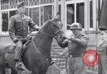 Standbild Generäle der alliierten Streitkräfte Bad Wildungen Deutschland, 1945, aus Sekunde 29 historischem Filmmaterial Videoclip 65675036068
