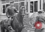 Standbild Generäle der alliierten Streitkräfte Bad Wildungen Deutschland, 1945, aus Sekunde 35 historischem Filmmaterial Videoclip 65675036068