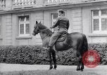 Standbild Generäle der alliierten Streitkräfte Bad Wildungen Deutschland, 1945, aus Sekunde 39 historischem Filmmaterial Videoclip 65675036068