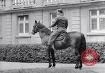 Standbild Generäle der alliierten Streitkräfte Bad Wildungen Deutschland, 1945, aus Sekunde 40 historischem Filmmaterial Videoclip 65675036068