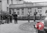 Standbild Generäle der alliierten Streitkräfte Bad Wildungen Deutschland, 1945, aus Sekunde 51 historischem Filmmaterial Videoclip 65675036068
