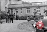 Standbild Generäle der alliierten Streitkräfte Bad Wildungen Deutschland, 1945, aus Sekunde 54 historischem Filmmaterial Videoclip 65675036068