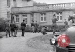 Standbild Generäle der alliierten Streitkräfte Bad Wildungen Deutschland, 1945, aus Sekunde 56 historischem Filmmaterial Videoclip 65675036068