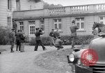 Standbild Generäle der alliierten Streitkräfte Bad Wildungen Deutschland, 1945, aus Sekunde 57 historischem Filmmaterial Videoclip 65675036068