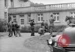Standbild Generäle der alliierten Streitkräfte Bad Wildungen Deutschland, 1945, aus Sekunde 58 historischem Filmmaterial Videoclip 65675036068