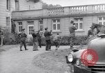 Standbild Generäle der alliierten Streitkräfte Bad Wildungen Deutschland, 1945, aus Sekunde 61 historischem Filmmaterial Videoclip 65675036068