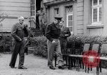 Standbild Generäle der alliierten Streitkräfte Bad Wildungen Deutschland, 1945, aus Sekunde 10 historischem Filmmaterial Videoclip 65675036069