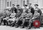 Standbild Generäle der alliierten Streitkräfte Bad Wildungen Deutschland, 1945, aus Sekunde 18 historischem Filmmaterial Videoclip 65675036069