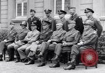 Standbild Generäle der alliierten Streitkräfte Bad Wildungen Deutschland, 1945, aus Sekunde 23 historischem Filmmaterial Videoclip 65675036069