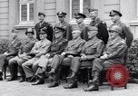 Standbild Generäle der alliierten Streitkräfte Bad Wildungen Deutschland, 1945, aus Sekunde 24 historischem Filmmaterial Videoclip 65675036069