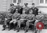 Standbild Generäle der alliierten Streitkräfte Bad Wildungen Deutschland, 1945, aus Sekunde 25 historischem Filmmaterial Videoclip 65675036069