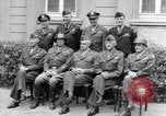 Standbild Generäle der alliierten Streitkräfte Bad Wildungen Deutschland, 1945, aus Sekunde 26 historischem Filmmaterial Videoclip 65675036069