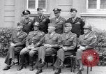 Standbild Generäle der alliierten Streitkräfte Bad Wildungen Deutschland, 1945, aus Sekunde 29 historischem Filmmaterial Videoclip 65675036069
