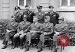 Standbild Generäle der alliierten Streitkräfte Bad Wildungen Deutschland, 1945, aus Sekunde 30 historischem Filmmaterial Videoclip 65675036069