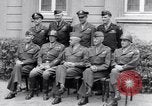 Standbild Generäle der alliierten Streitkräfte Bad Wildungen Deutschland, 1945, aus Sekunde 31 historischem Filmmaterial Videoclip 65675036069