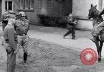 Standbild Generäle der alliierten Streitkräfte Bad Wildungen Deutschland, 1945, aus Sekunde 34 historischem Filmmaterial Videoclip 65675036069