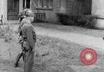 Standbild Generäle der alliierten Streitkräfte Bad Wildungen Deutschland, 1945, aus Sekunde 35 historischem Filmmaterial Videoclip 65675036069