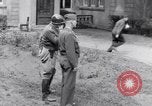 Standbild Generäle der alliierten Streitkräfte Bad Wildungen Deutschland, 1945, aus Sekunde 37 historischem Filmmaterial Videoclip 65675036069