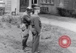 Standbild Generäle der alliierten Streitkräfte Bad Wildungen Deutschland, 1945, aus Sekunde 38 historischem Filmmaterial Videoclip 65675036069