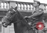 Standbild Generäle der alliierten Streitkräfte Bad Wildungen Deutschland, 1945, aus Sekunde 51 historischem Filmmaterial Videoclip 65675036069