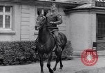 Standbild Generäle der alliierten Streitkräfte Bad Wildungen Deutschland, 1945, aus Sekunde 56 historischem Filmmaterial Videoclip 65675036069