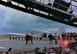 Standbild Generalleutnant Hoyt S Vandenberg Torgau Deutschland, 1945, aus Sekunde 13 historischem Filmmaterial Videoclip 65675036087